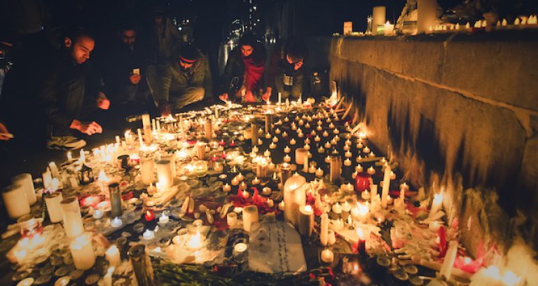 “Il terrorismo è puro teatro”. La potenza di una guerra psicologica