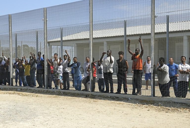 Immigrazione, centri d’accoglienza “decapitati” dai nuovi bandi