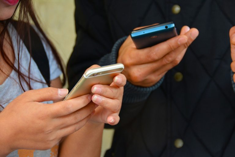 Coronavirus, italiani a casa: abbuffata di Internet, giochi on line e Tv. I numeri