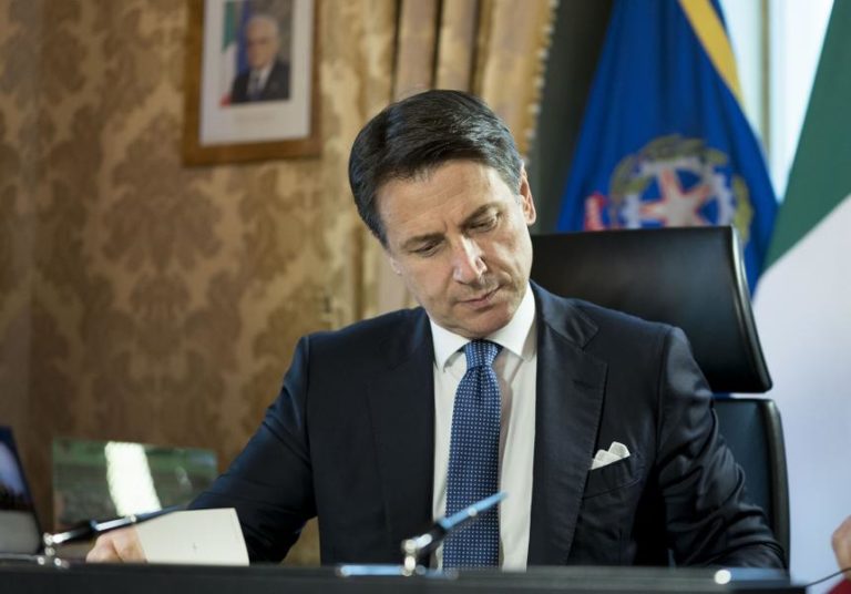 Conte e lo storytelling del “non-politico eroe solitario”