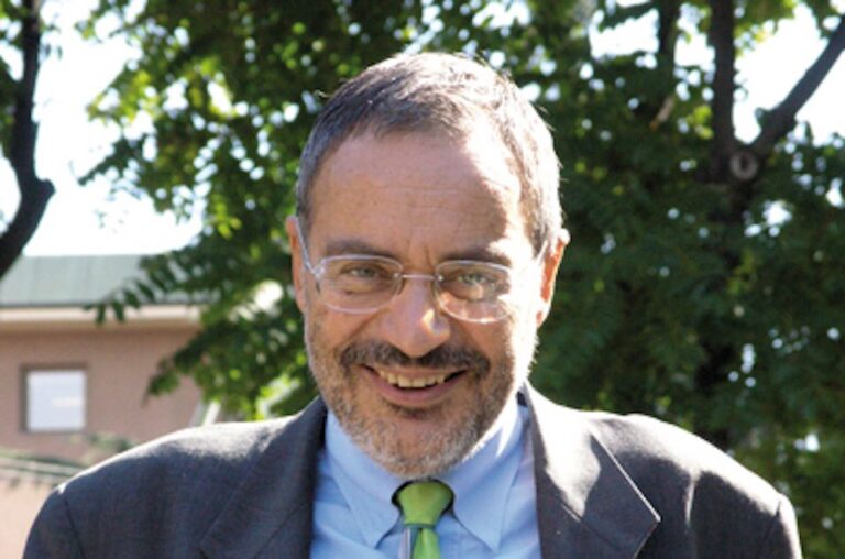 Distinguere, giudicare, scegliere: come “rimanere umani tramite la tecnica”