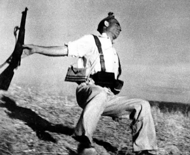 La guerra di Robert Capa, foto d’incanto  in mostra a Palermo