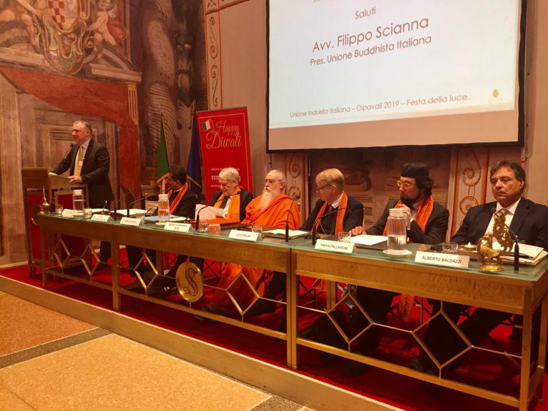 Gli induisti in Italia: sono 130mila stranieri e 30mila italiani. Il primo Rapporto